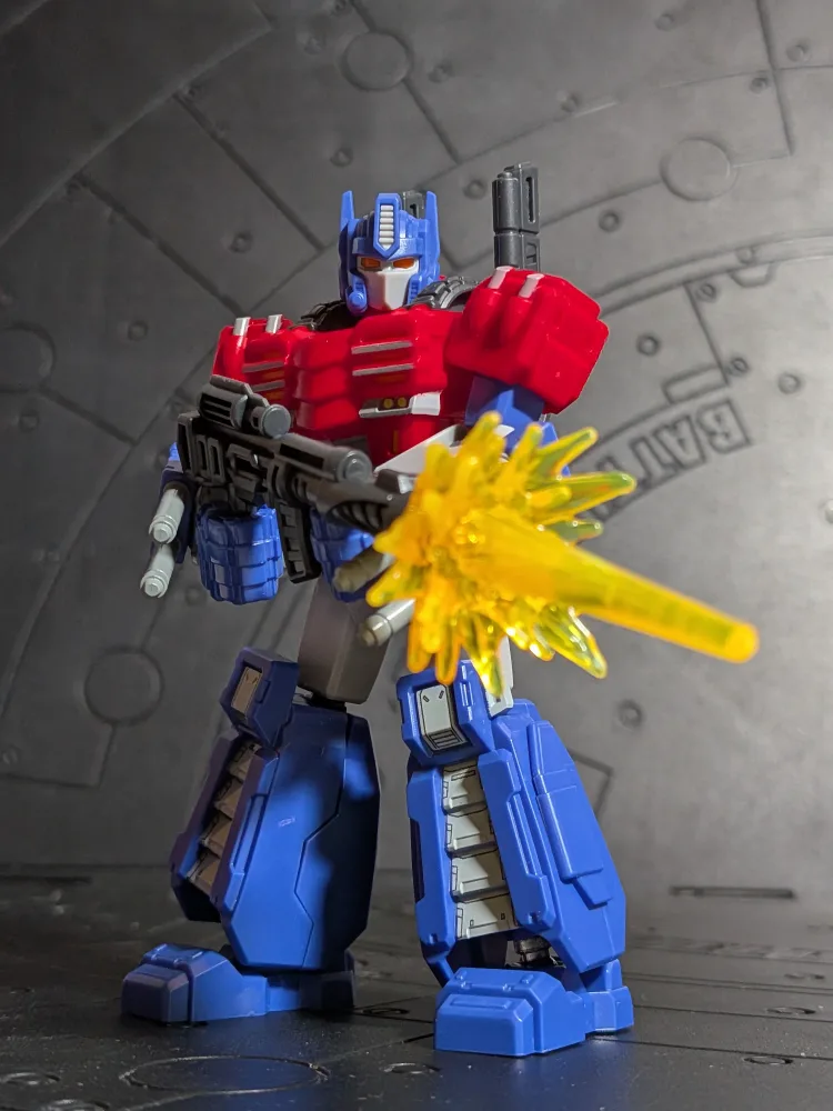 Optimus Prime (IDW / Parallel Universe Version) (~10-12cm) – Transformers Galaxy Version 06 – Blokees